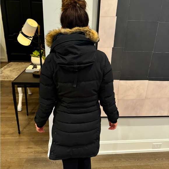 Woman’s Canada Goose Jacket - Picture 2 of 6